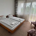 Aranypart بيت ضيافة 3*